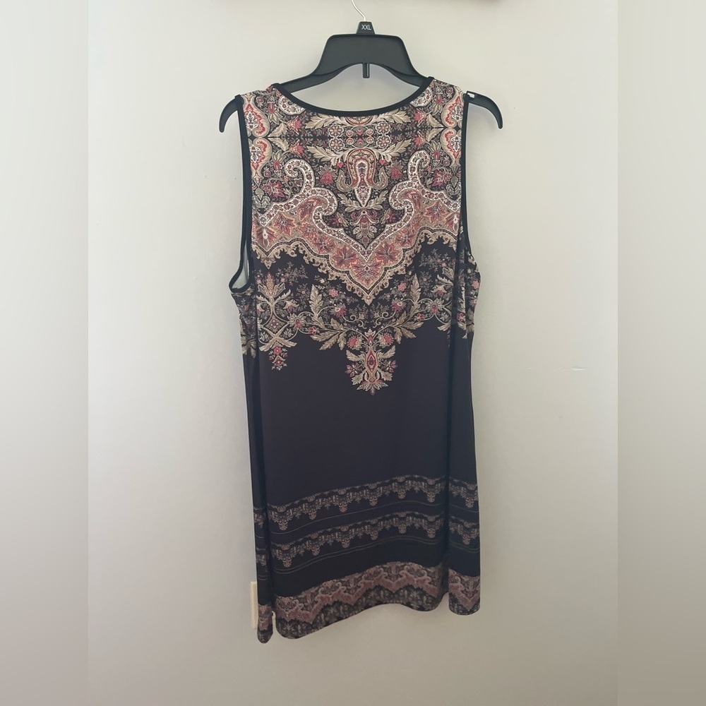 Black and Pink Paisley Sleeveless dress - Picture 2 of 5